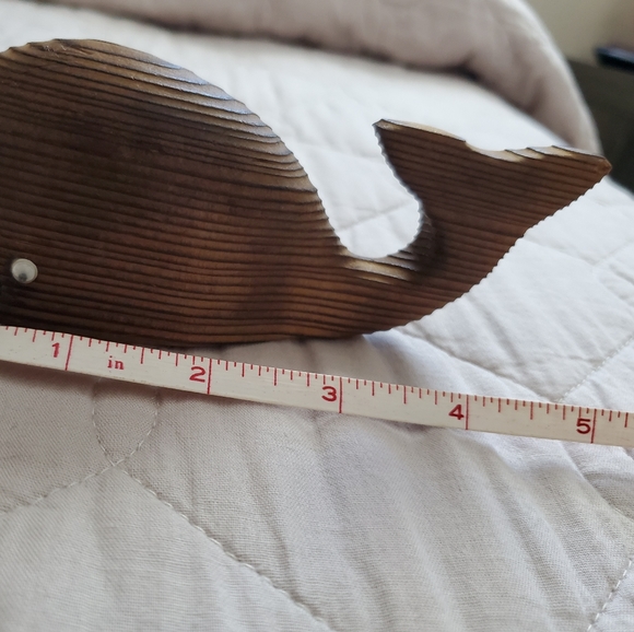 🔸️SOLD🔸️Wooden carved whale - Picture 4 of 4